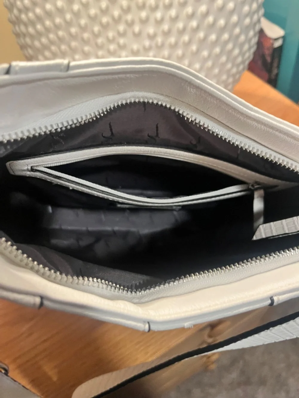 Simple Vera Vera Wang White Purse Faux Leather